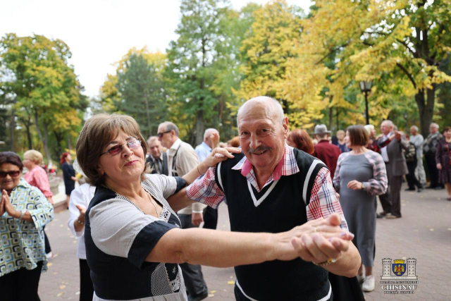 Seniorii din capitală sunt invitați la spectacolul muzical tradițional de weekend, în cadrul Proiectului „Dialog între generații” 