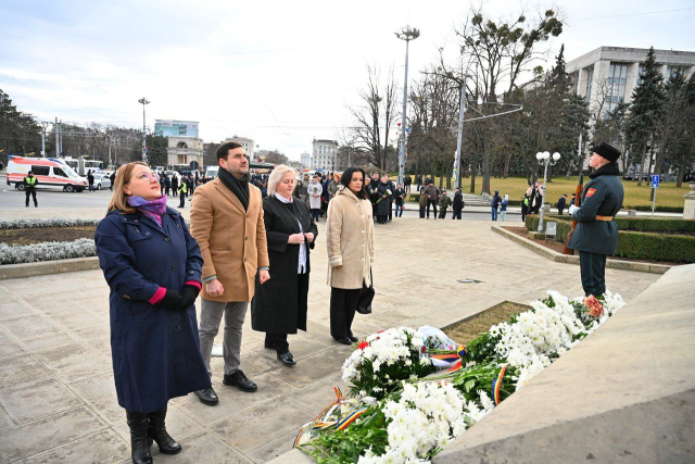 Conducerea Primăriei Chișinău și șefii de subdiviziuni structurale au depus flori pentru cinstirea memoriei celor care și-au pierdut viața în războiul de pe Nistru