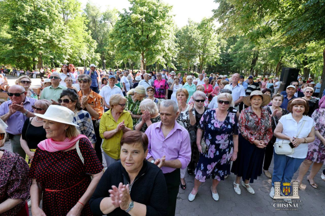 Spectacol muzical în aer liber, în Grădina Publică „Ștefan cel Mare și Sfânt”, pe 10 și 11 iunie, a. c., în cadrul Proiectului socio-cultural de weekend „Dialog între generații”