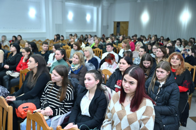 ) The Municipal Forum of Young Specialists was held in Chisinau under the title "Professional insertion. Rights and guarantees of young people employed in educational institutions in Chisinau municipality".