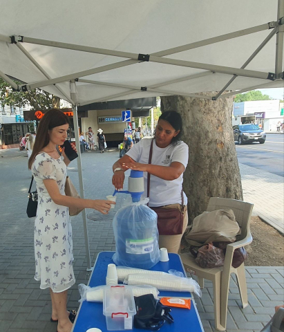 Continuă distribuirea apei, în sectoarele orașului, pentru hidratare în zilele cu temperaturi înalte