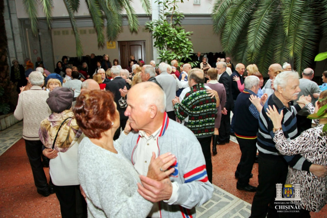 Program muzical dedicat persoanelor de vârsta a treia, sâmbătă, 17 decembrie, a.c. 