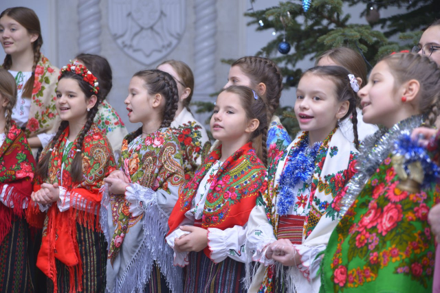 Primăria Chișinău a primit în aceste zile cete de colindători și urători