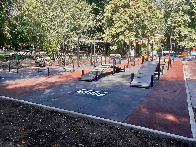 Finalizarea lucrărilor la noul teren sportiv în parcul „Valea Trandafirilor”