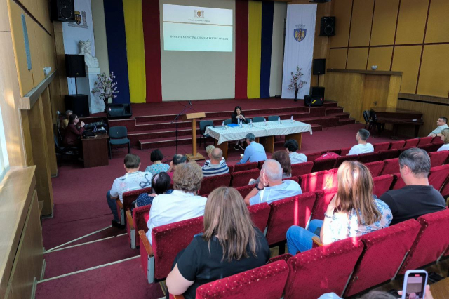 Consultări publice asupra proiectului bugetului municipal Chișinău 2024 cu experți în domeniu, asociații profesionale, sectorul asociativ, activiști civici, alte părți interesate la Pretura Râșcani