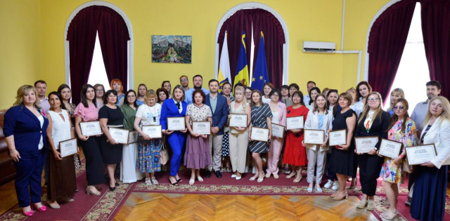 Primarul General a adresat felicitări angajaților din serviciul public cu prilejul Zilei profesionale a funcționarului public 