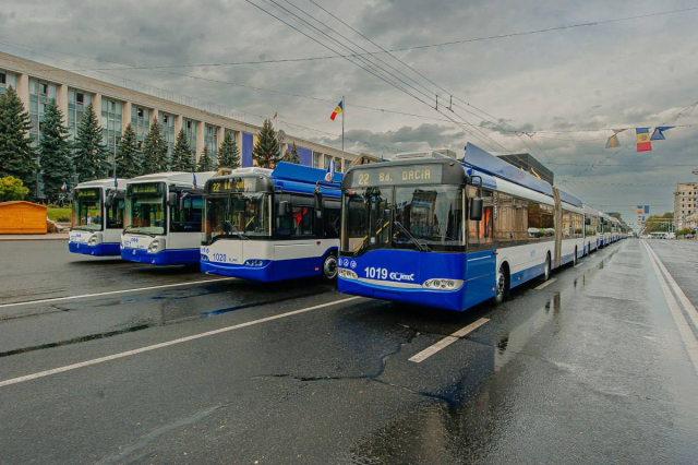 Primăria a lansat 20 de troleibuze pe rutele municipale de transport public