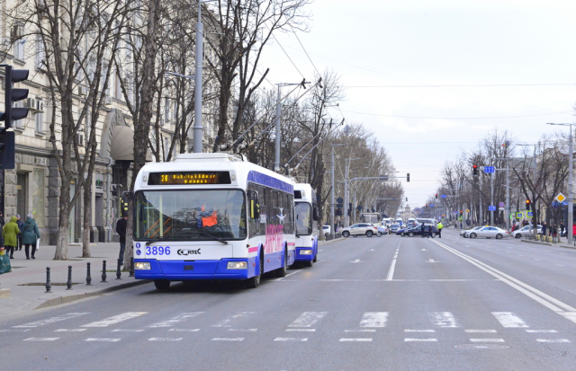 Sâmbătă și duminică, transportul public din capitală va circula doar între orele 07:00-10:00 și 16:00-19:30  