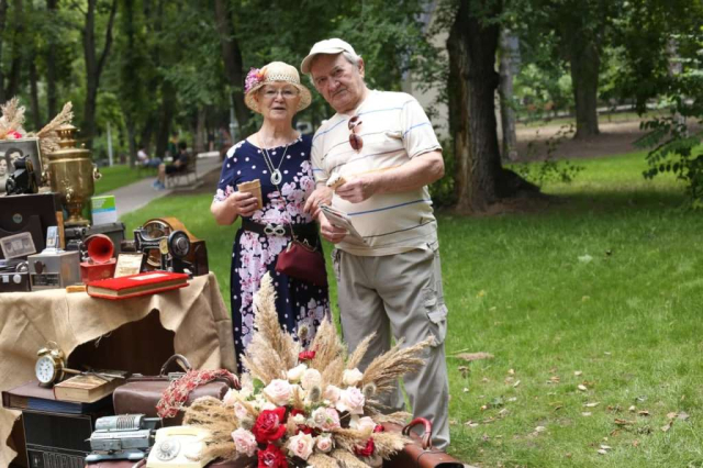 Пары-долгожители, отметившие 50, 60 или 70 лет в браке в период пандемии, могут подать заявление на получение финансовой помощи, установленной примэрией