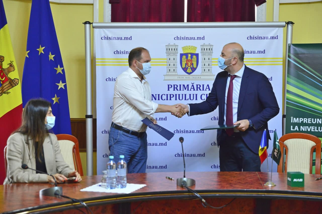 Primăria Chișinău și BC „Moldova Agroindbank” au semnat contractul privind prestarea serviciilor de intermediere a procesului de emitere a obligațiunilor municipale

