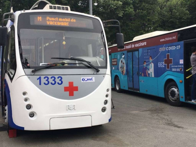 Amplasarea punctelor mobile pentru vaccinarea antiCOVID-19, un troleibuz și un autobuz: 20 august 2021