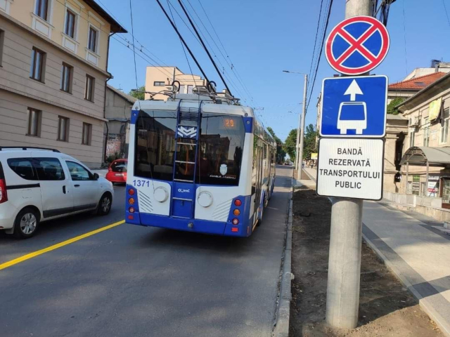 Pe anumite străzi din capitală vor fi amenajate, în regim de testare, benzi de circulație rutieră dedicate transportului public