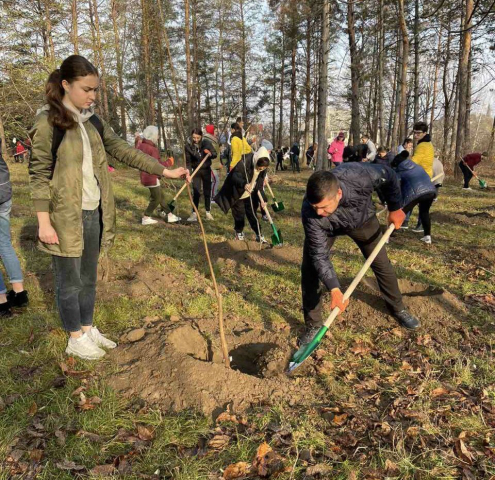 În capitală s-a desfășurat o amplă acțiune de plantare a arborilor  