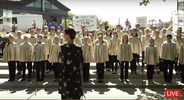  Program cultural-artistic cu genericul „Tinere talente" în Parcul „Valea Trandafirilor", cu participarea elevilor Școlii de Arte „Alexei Stârcea" (VIDEO)