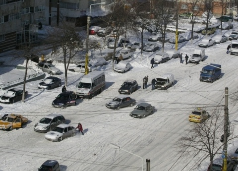 Primăria Chişinău îndeamnă şoferii să fie prudenţi la drum 