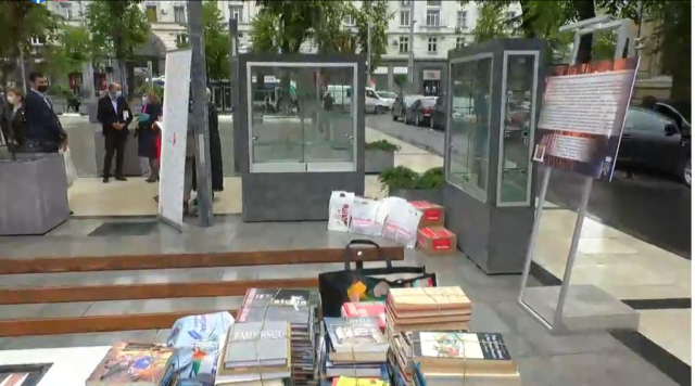  Donații de carte pentru biblioteca în aer liber amenajată în Scuarul „Mihai Eminescu” din centrul capitalei (VIDEO)