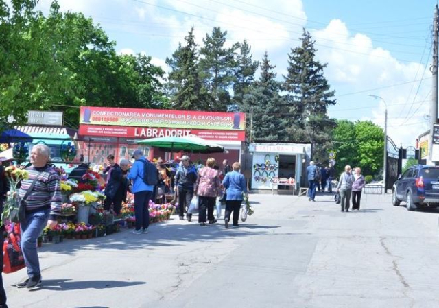 În zilele de 1-2 mai 2022, la intrările în Cimitirul „Sfântul Lazăr" va fi organizată comercializarea cu pască, cozonac, băuturi răcoritoare și fierbinți, flori și compoziții florale