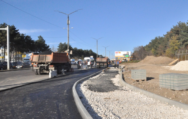  Arrangement of a framing lane at the intersection of Studenților - Calea Orheiului streets, for the fluidization of road traffic in the area