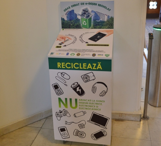 Primul tomberon instalat în cadrul Proiectului „Oraș curat cu e-Deșeu reciclat"