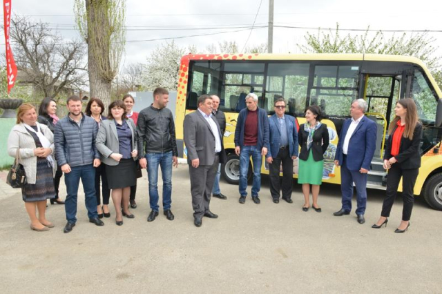 Autobuz nou pentru transportarea copiilor din Truşeni

