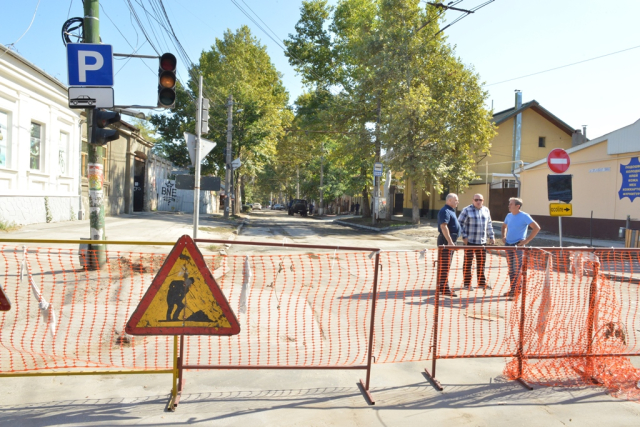 Desfăşurarea lucrărilor de reabilitare a reţelelor edilitare pe str. 31 august 1989