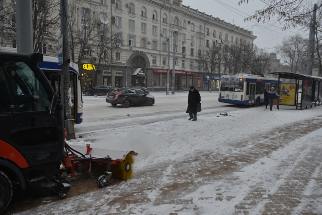 Program zilnic: Lucrări de salubrizare, infrastructură şi întreţinere a drumurilor 