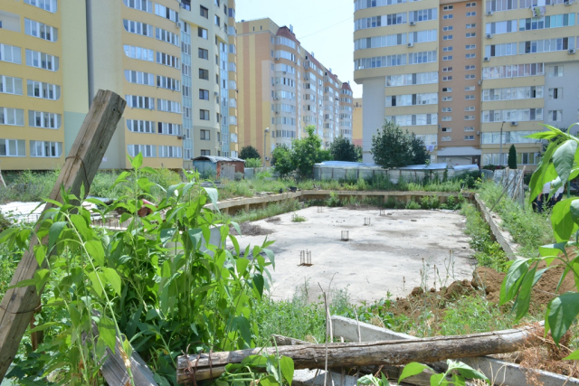 Astuparea gropii de fundație a șantierului din str. Alba-Iulia, 93