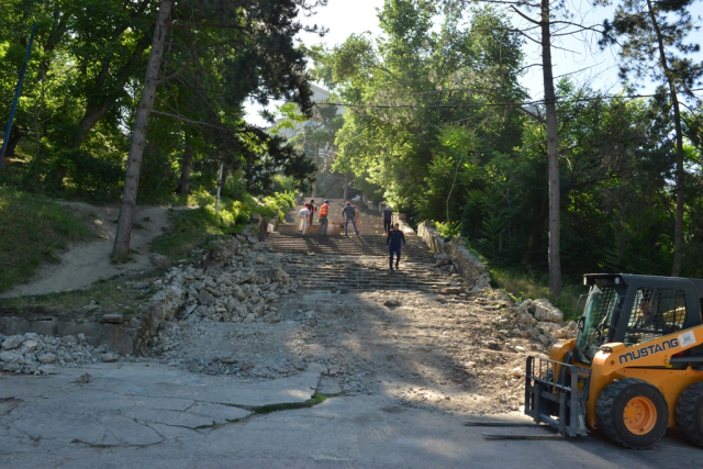 Inspectarea lucrărilor de reconstrucţie a scărilor de granit din Parcul „Valea Morilor”