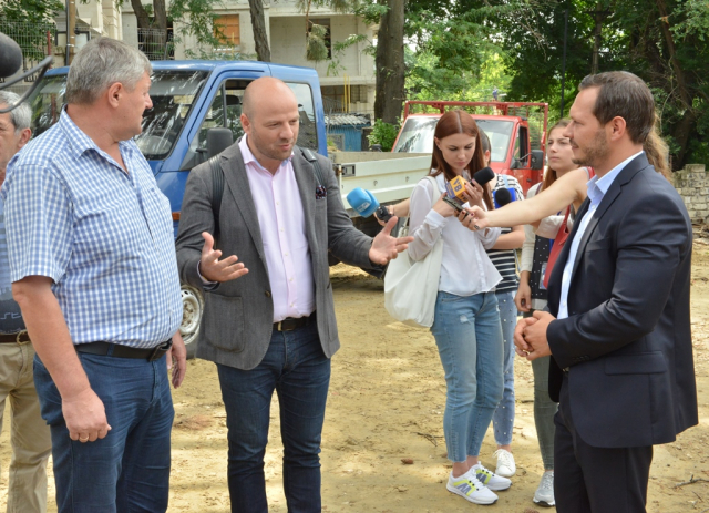 Inspectarea șantierului de reconstrucţie a scărilor de granit din Parcul „Valea Morilor" 