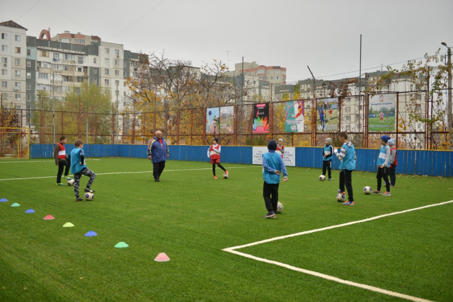 Amenajarea terenului de minifotbal din bd. Mircea cel Bătrân, 16