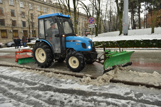 Intervenția serviciilor municipale la deszăpezire