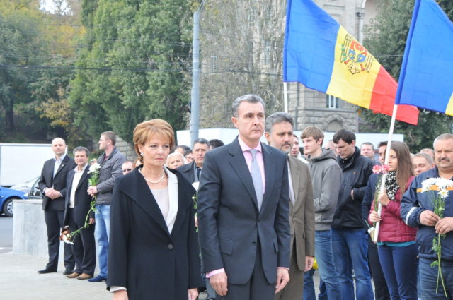 Principesa Margareta şi Principele Radu au depus flori la monumentul În memoria victimelor deportărilor comuniste
