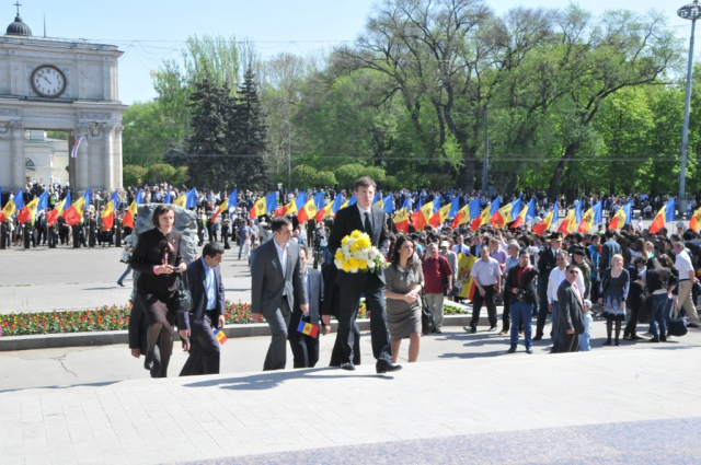 Primăria Chişinău marchează Ziua Tricolorului 