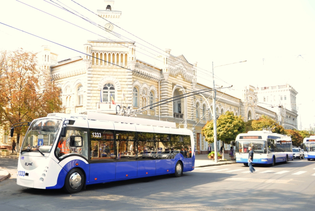 Un troleibuz nou circulă pe străzile Chişinăului