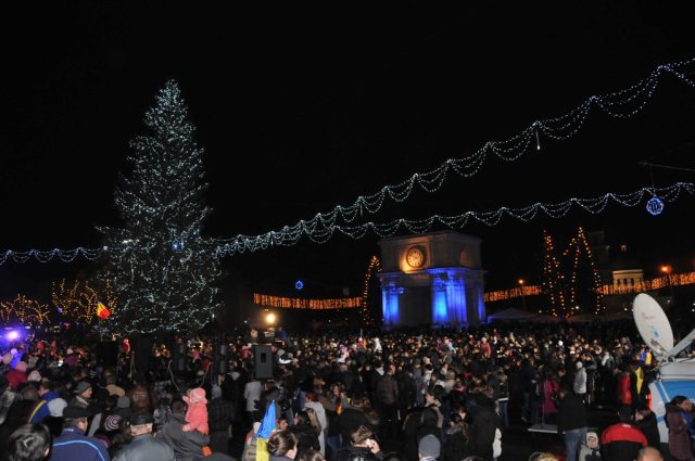 Primarul Dorin Chirtoacă a aprins luminile de sărbătoare în Chişinău 
