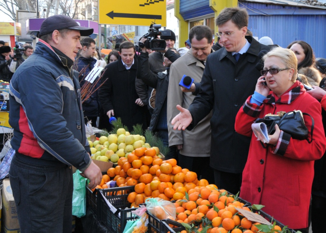 Autorităţile municipale fac tentative de combatere a comerţului neautorizat din perimetrul Pieţei Centrale