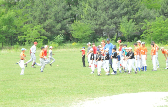 Copii de pe ambele maluri ale Nistrului au participat la un turneu de baseball 