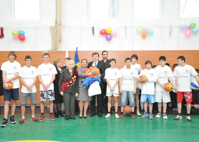 Inaugurarea sălii de sport a liceului „Alecu Russo” din sectorul Rîşcani