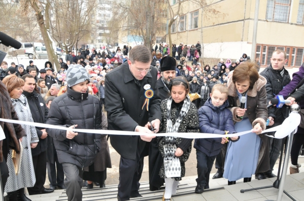 Inaugurarea bazinului de înot a liceului „Mihai Viteazul” din sectorul Centru