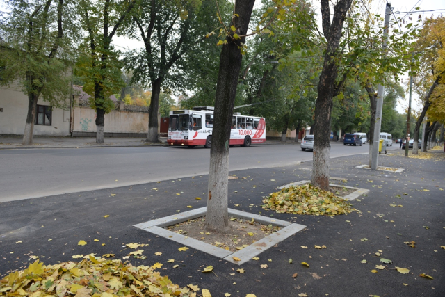 Desfășurarea lucrărilor de reparaţie a curților de blocuri