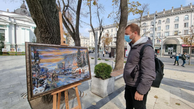 
Выставка живописи в сквере Национального театра им. Михая Эминеску