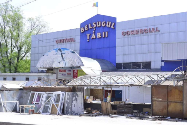 Demolarea pavilioanelor comerciale de pe strada Ion Creangă, în preajma pieței mixte „Belșugul Țării”