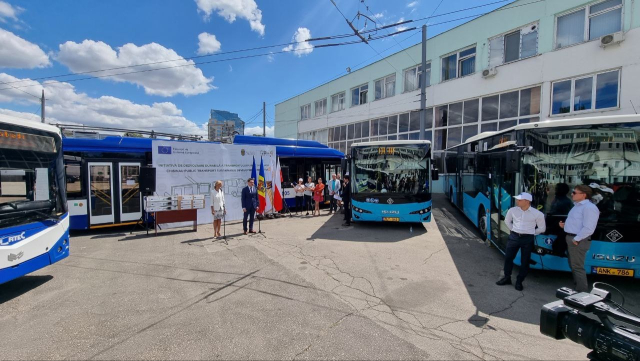 
Мероприятие по передаче в дар первой партии бактерицидных рециркуляторов для общественного транспорта в муниципии Кишинэу, организованное в рамках проекта "MOVE IT like Lublin"