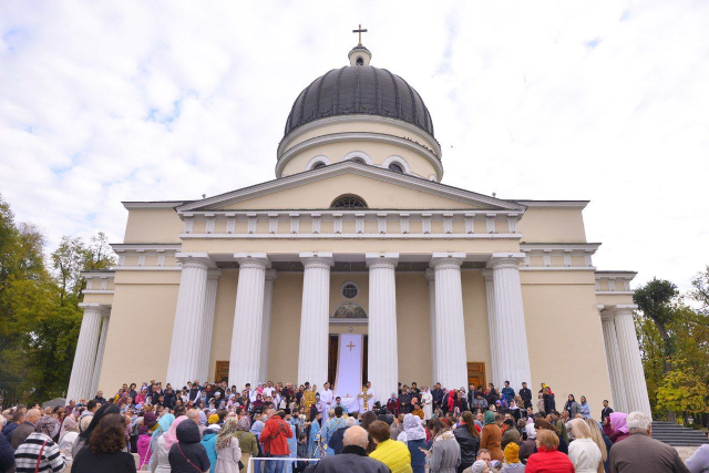 Inaugurarea sărbătorii Hramul Orașului Chișinău în Scuarul Catedralei Mitropolitane (VIDEO/FOTO) 