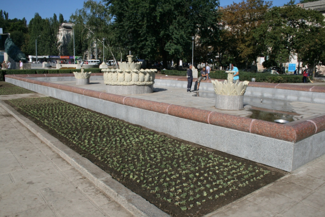 Amenajarea scuarului Monumentului victimelor represiunilor staliniste