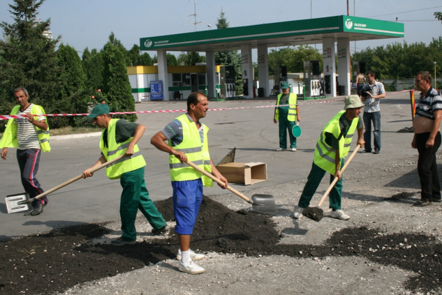 Demararea programului de reparaţie a străzilor 