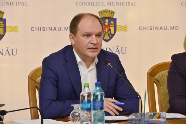 Ion Ceban: Îndemn să activeze începând cu ziua de astăzi, pe teritoriul municipiului Chișinau, doar agenții economici care vând produse alimentare și farmaciile