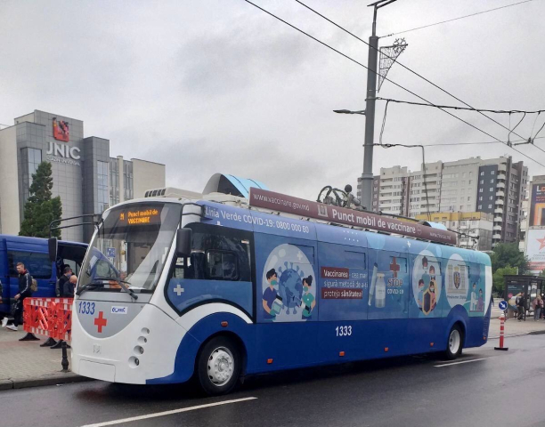 Puncte mobile (un troleibuz și un autobuz), pentru vaccinarea antiCOVID-19 a populației municipiului Chișinău, vor staționa luni în sectorul Centru și comuna Trușeni