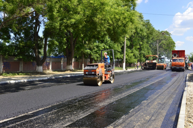 Asfaltarea străzii Ion Pelivan, sectorul Buiucani al capitalei