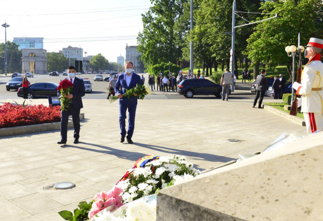 Primarul general, Ion Ceban, a depus flori la monumentul domnitorului Ștefan cel Mare și Sfânt